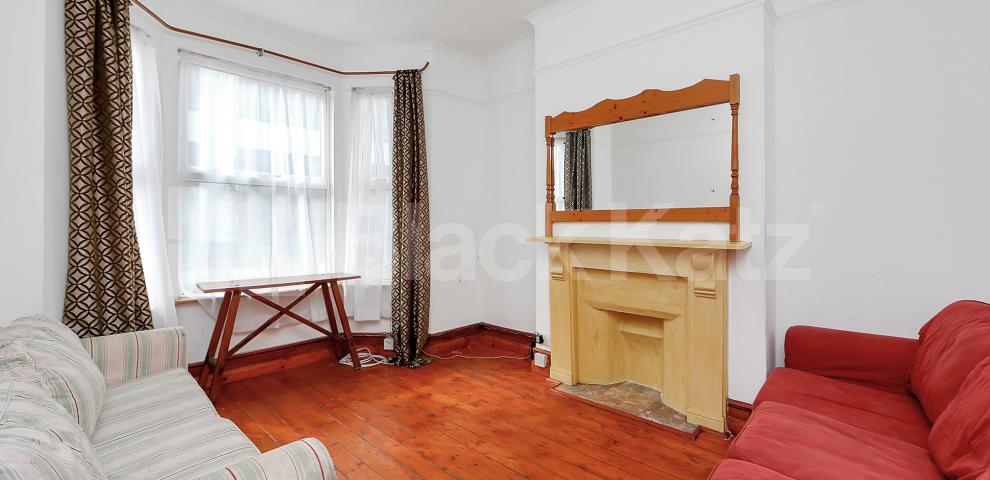 			LET , 5 Bedroom, 1 bath, 1 reception House			 Trundleys Road , Surrey Quays